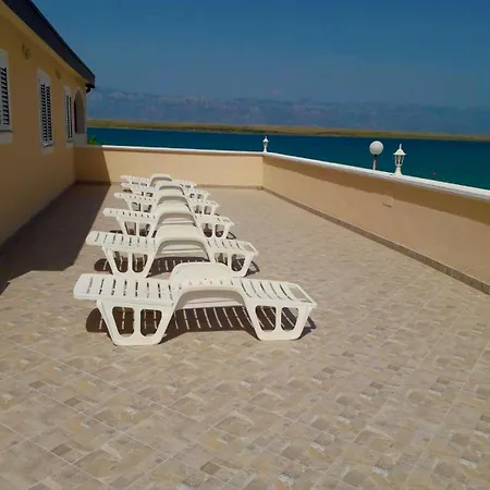 Borovec Apartman *